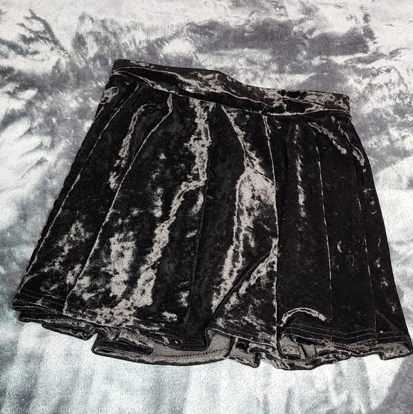 Black Velvet Skater Skirt - S - Picture 2 of 4